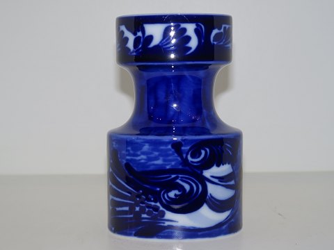 Bjorn Wiinblad
Dark blue candle light holder 13 cm.