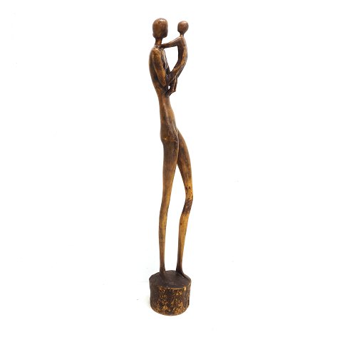 Otto Pedersen: Grosse Skulptur, Mutter und Kind, 
Holz. Signiert. H: 145cm