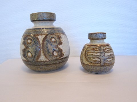 Vaser, Søholm, Bornholm
Begge stemplet
H: 19cm (venstre)
Vi har et bredt udvalg af keramik fra Søholm
Kontakt os for yderligere information