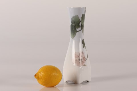 Royal Copenhagen
Art nouveau vase
No. 483/208