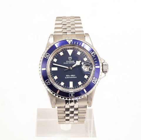 Tudor Submariner Snowflake med blå skive. årgang 
1976. Ref. 94110. På Rolex Jubilee lænke. D: 40mm. 
Leveres med Tudor box