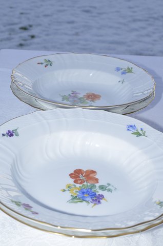 Royal Copenhagen Leight Sachsisk Blume 
Teller 1614