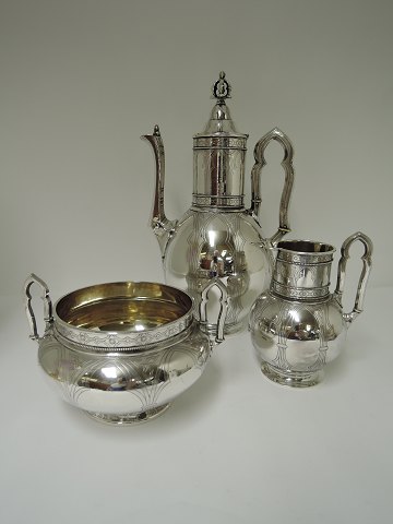 B. Hertz
Silver (830)
coffee service
3 parts