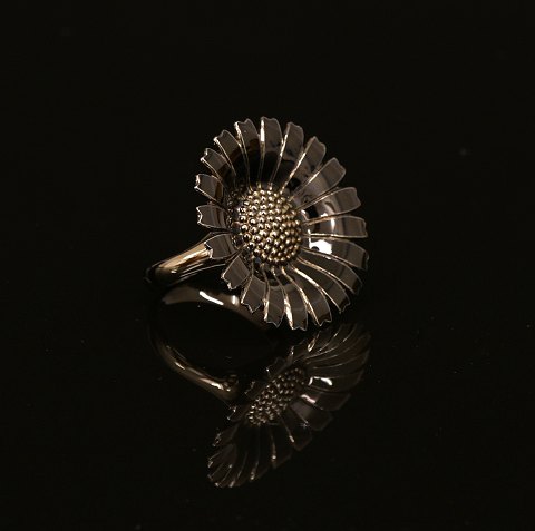 Georg Jensen: Grosser Daisy Ring. D: 3,2cm. 
Ringgr. 58