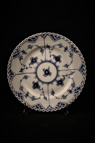 Royal Copenhagen Blue Fluted, full lace flat plate. 
dia.:17cm. 
RC# 1/1087.