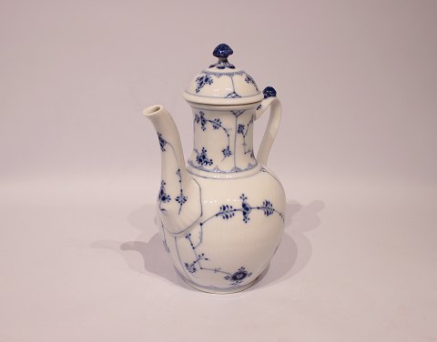 Royal Copenhagen blue fluted coffee pot, #1/48.
5000m2 showroom.