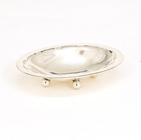 Set of 15 Georg Jensen salt cellars, 
sterlingsilver. #243B. H: 1,5cm. 5x7cm