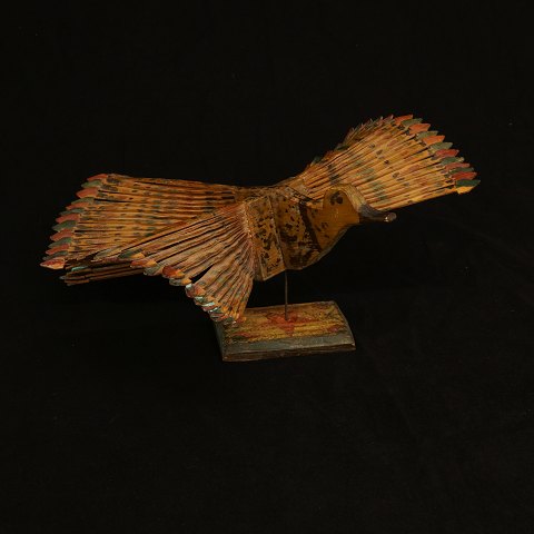 Large bird of wood. Sweden circa 1880. H: 15cm. L: 
33cm