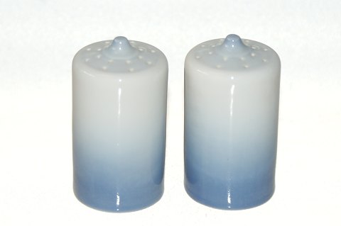 Bing & Grondahl, Blue Tone, Salt and pepper shakers
Height 7 cm.
Perfect condition.