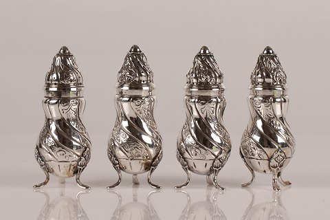 Hugo Grün
Salt + peber shaker
Solid silver 830s