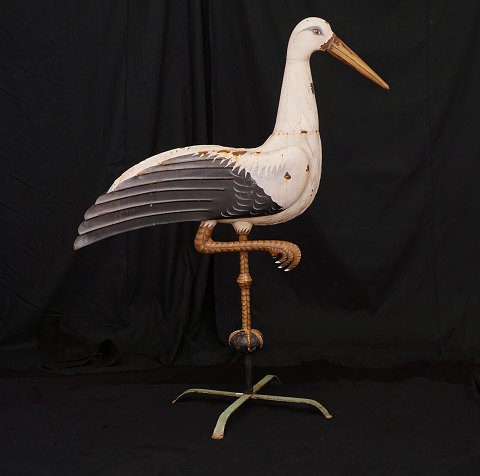 Grosse Gartenfigur in Form von einem Storch, 
Metall. Frankreich um 1880. H: 101cm. B: 89cm