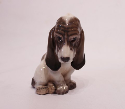 Dahl Jensen porcelænsfigur, Basset Hound, nr. 1065.
Flot stand
