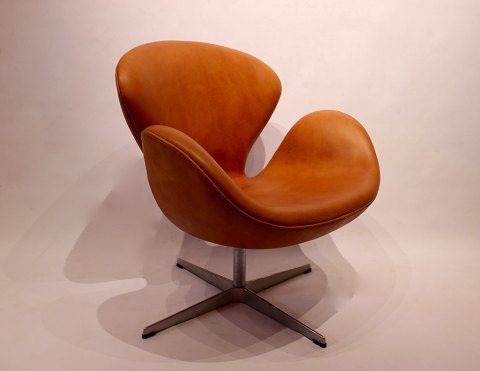 Svanen - Model 3320 - Cognac læder - Arne Jacobsen - Fritz Hansen - 2003