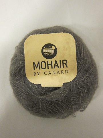 Brushed Lace er et naturprodukt af højeste kvalitet fra  sydafrikanske 
angorageder blandet med den fineste Mulberry Silke.
Den viste farve er: Taupe, Farvenr. 3007
Prisen er pr. nøgle med 25 gram Brushed Lace