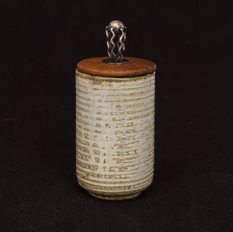 Arne Bang: A stoneware jam jar. Made for 
Holmegaard, Denmark. H: 16cm