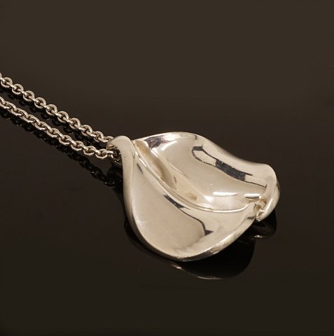 Hans Hansen, Denmark: A large pendant, 
sterlingsilver. Size: 5,5x5cm. W: 44,8gr