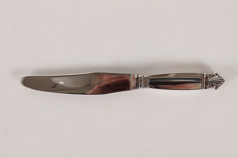 Georg Jensen
Dronning bestik
Middagskniv m/langt blad
L 23 cm