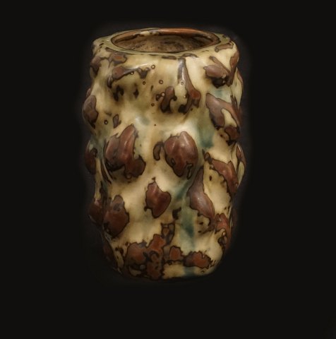 Axel Salto, 1889-1961, für Royal Copenhagen: Vase 
mit Sung Glasur. Signiert. #20679. H: 12cm