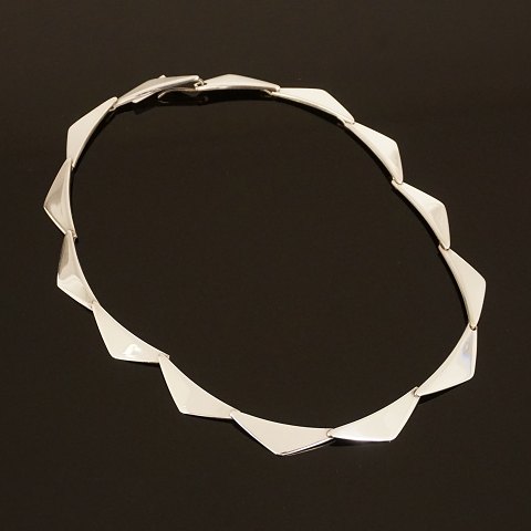 A Hans Hansen Sterlingsilver necklace. #315. L: 
42cm. W: 40gr