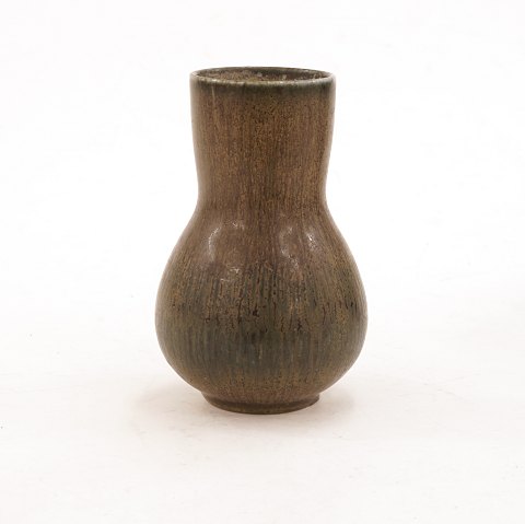 Eva Stæhr Nielsen for Saxbo: A sung glazed vase. 
Signed. H: 13cm