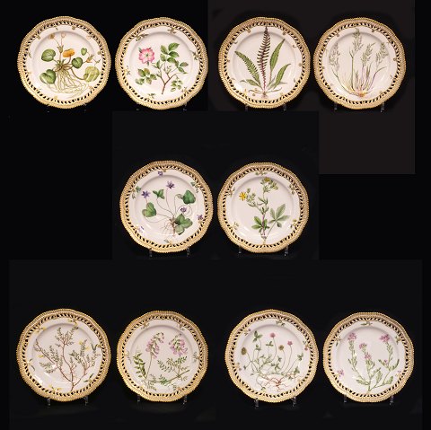 Royal Copenhagen: Satz von zehn frühen Flora 
Danica Mittagstellern. Alle Periode 1870-1890. D: 
25cm