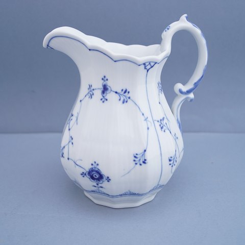 Royal Copenhagen, musselmalet riflet; Kande af porcelæn #354