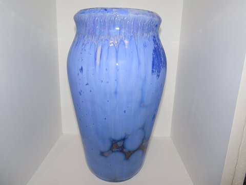 Royal Copenhagen
Large, unique Art Nouveau blue  crystal glaze vase by Frederik Ludvigsen