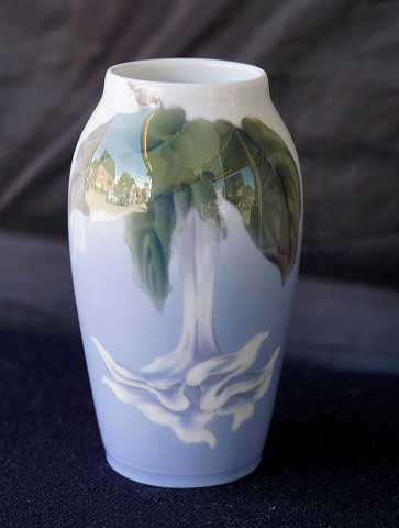 Royal Copenhagen.
Vase med blomst 2687/88
