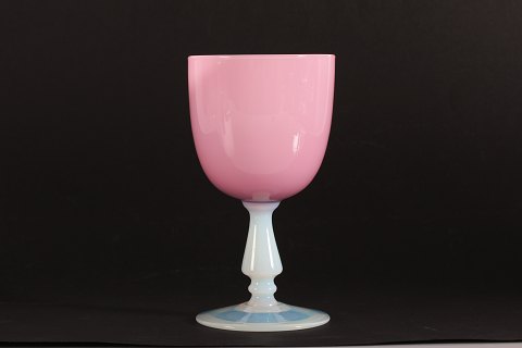 Gammel stort glas
m/rosa farvet kumme