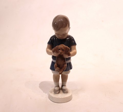 Porcelain figurine, boy with dog, no. 1747, by Bing and Grøndahl.
5000m2 showroom.
Great condition
