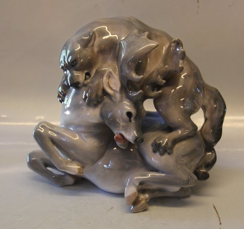 Royal Copenhagen figurine 
2411 RC Mountain lion attacking Stag 25 x 28 cm Knud Kyhn KK