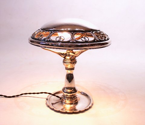 Table lamp of hallmarked silver and beautifully decorated shade.
5000m2 showroom.