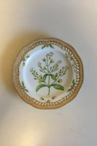 Royal Copenhagen Flora Danica  Frokosttallerken med gennembrudt kand No 20/3554