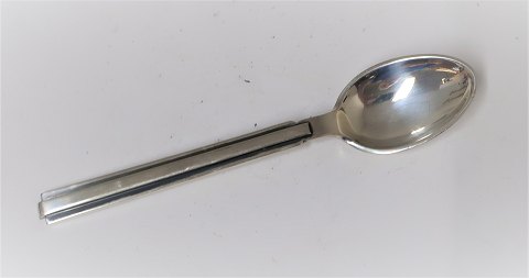 Hans Hansen. Silberbesteck . Arvesölv No. 18. Sterling (925). Kaffeelöffel . 
Länge 11,4 cm. Es sind 12 Stück auf Lager. Der Preis ist pro Stück.