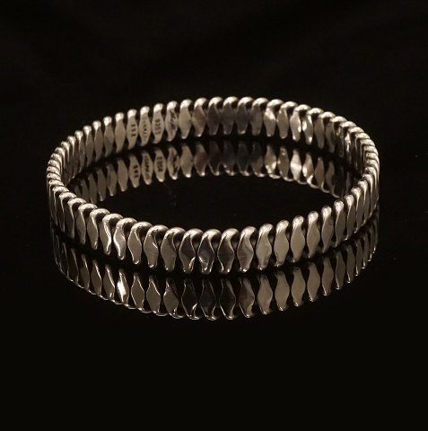 Hans Hansen, Denmark: Bracelet, sterlingsilver. 
#202. D: 6,3cm. W: 47gr