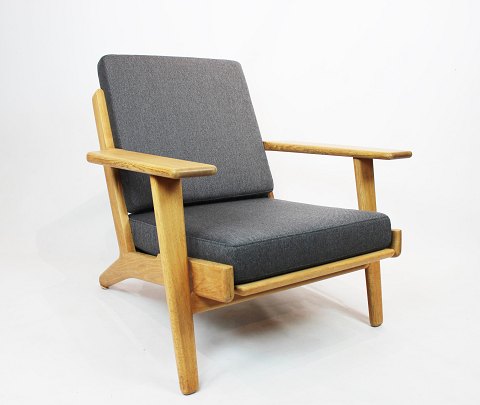 Armchair, model GE290, designed by Hans J. Wegner in the 1950s and manufactured 
by GETAMA in the 1960s.
5000m2 udstilling.