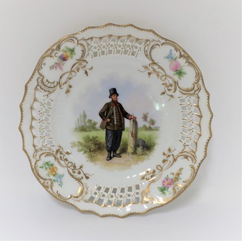 Royal Copenhagen. Plate with open-work border. Diameter 19 cm. Motiv; Man from 
Amager. Produced before 1923.