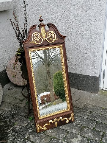 Mirror of oak with gildings 19.Year.