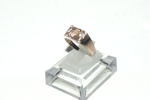 legant ring in 8 carat gold