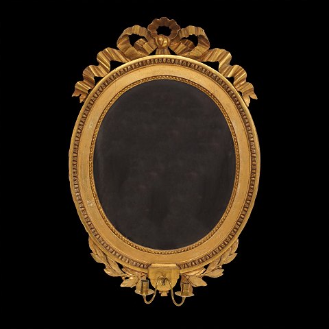 An oval early 19th century late Gustavian gilt 
mirror. Sweden circa 1800. Size: 81x55cm