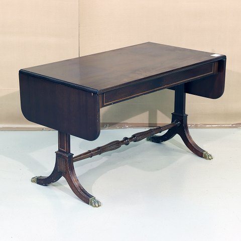 Sofabord i mahogni
 - Kr. 650,-
