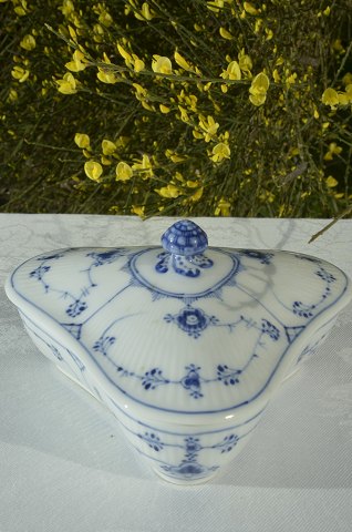 Royal Copenhagen  Blue fluted plain Rare Vegetable dish 321