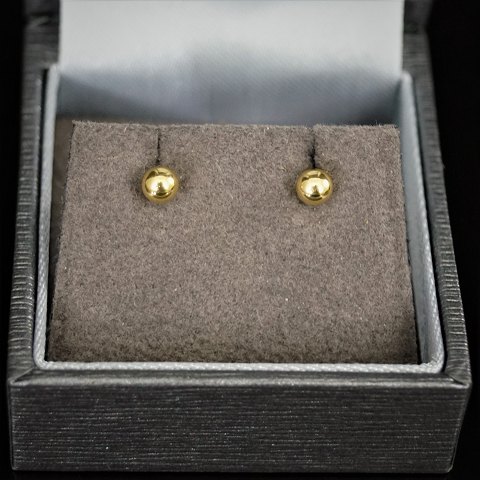 Earrings of 14k gold, round