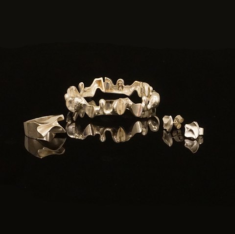 A set of Lapponia sterlingsilver bracelet, ring 
and earrings. Bracelet L: 19cm. Ringsize: 54