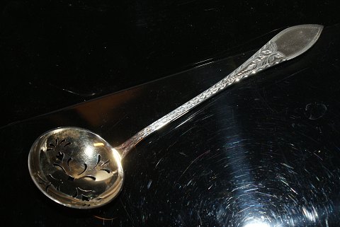 Sprinkle spoon Empire Silver
year 1904
Length 16.5 cm.