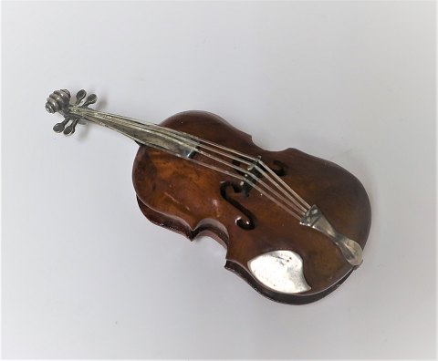 Miniature violin with silver. Length 9.5 cm.