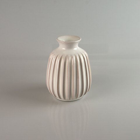 Eslau
Rillet vase
Keramik