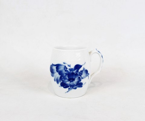 Mustard jar without lid, no.: 8206, in Blue Flower by Royal Copenhagen.
5000m2 showroom.