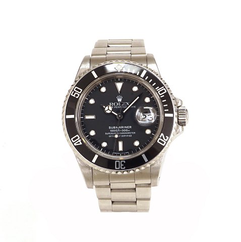 Rolex Submariner stål ref 168000. "Triple zero". 
Årgang 1988. D:  40mm. Leveres med box og 
certifikat