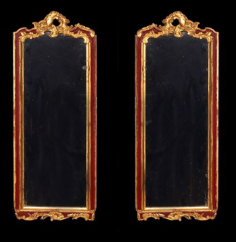 A pair of mid 18th century Rococo partly gilt 
mirrors. Circa 1760. Size: 75x29,5cm
